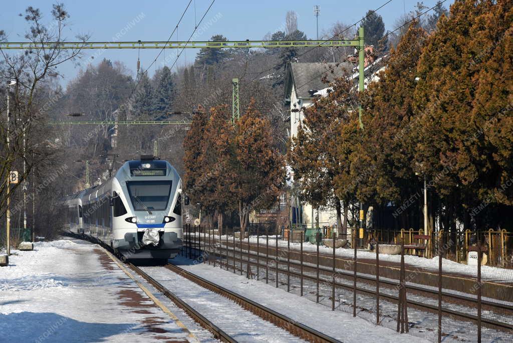 Közlekedés - Zebegény – Zónázó vonat