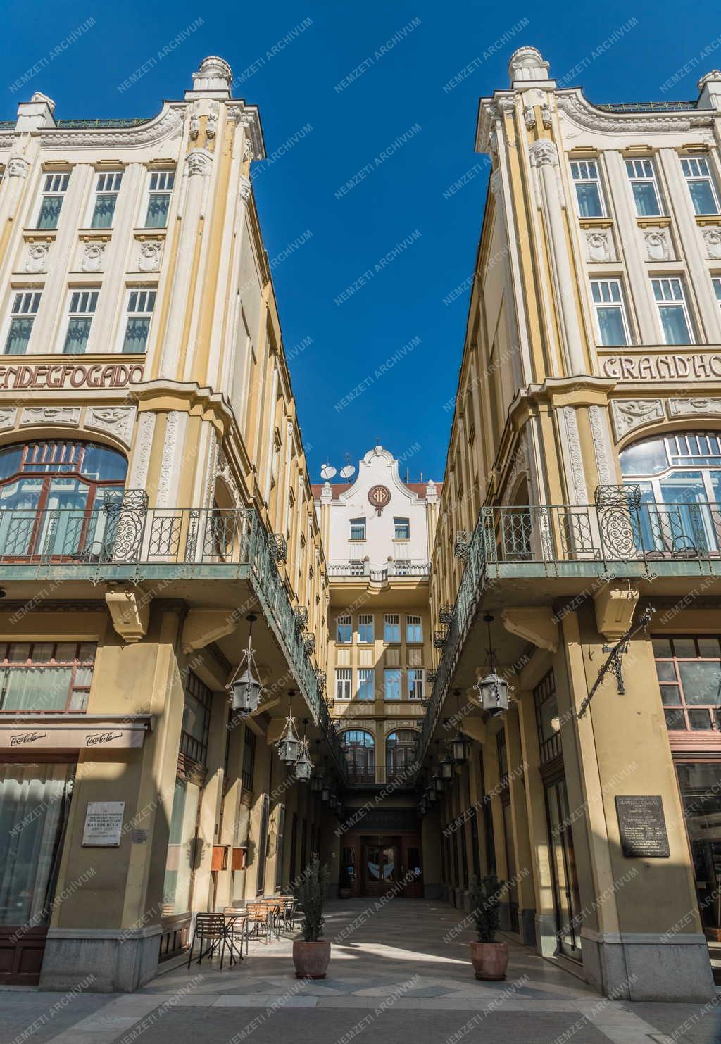 Városkép - Pécs - Palatinus Grand Hotel