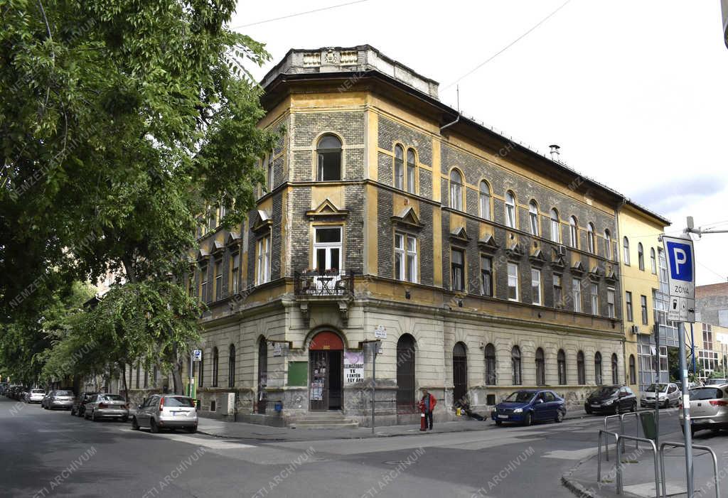 Városkép - Budapest - Kis élelmiszerbolt a Józsefvárosban