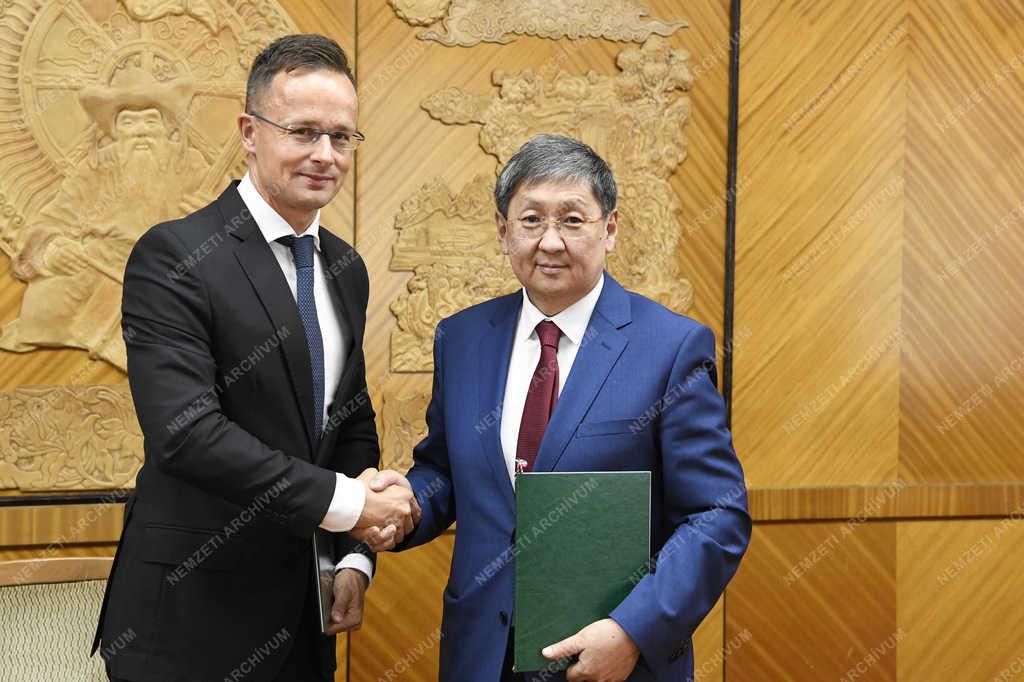 Szijjártó Péter Mongóliában 