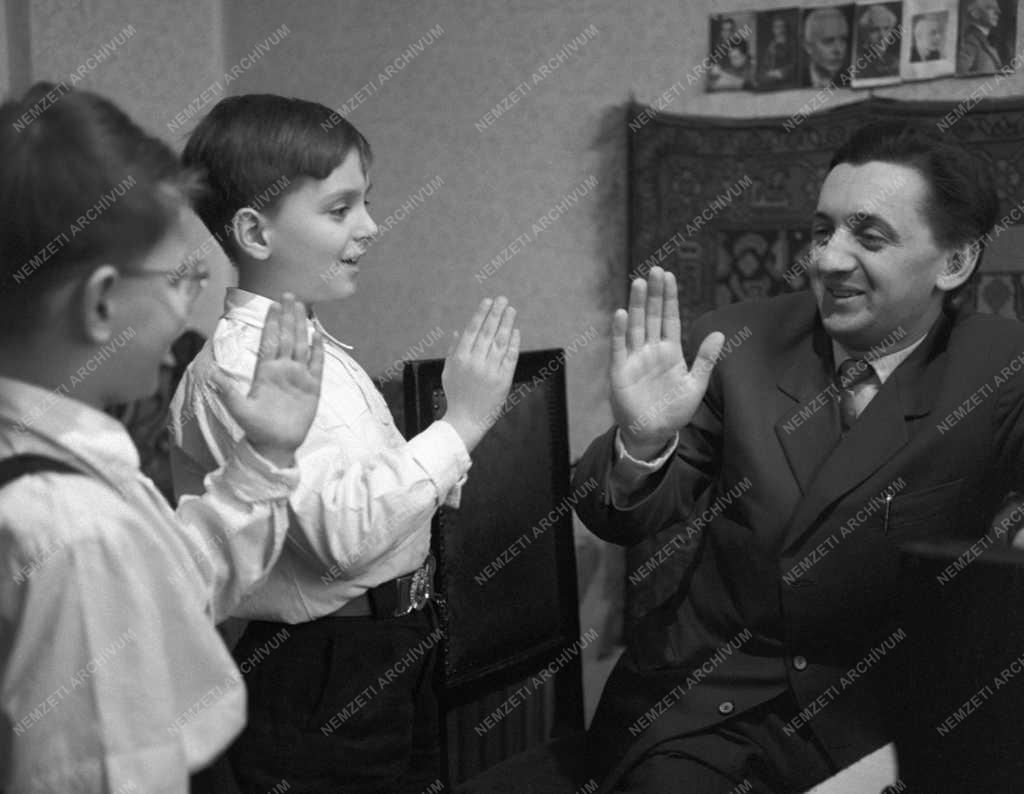 Zene - Szokolay Sándor zeneszerző otthonában