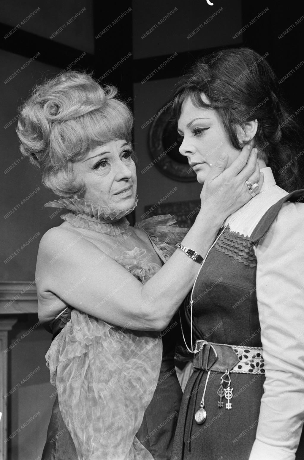 Színház - Warrenné mestersége - bemutató a Katona József Színházban