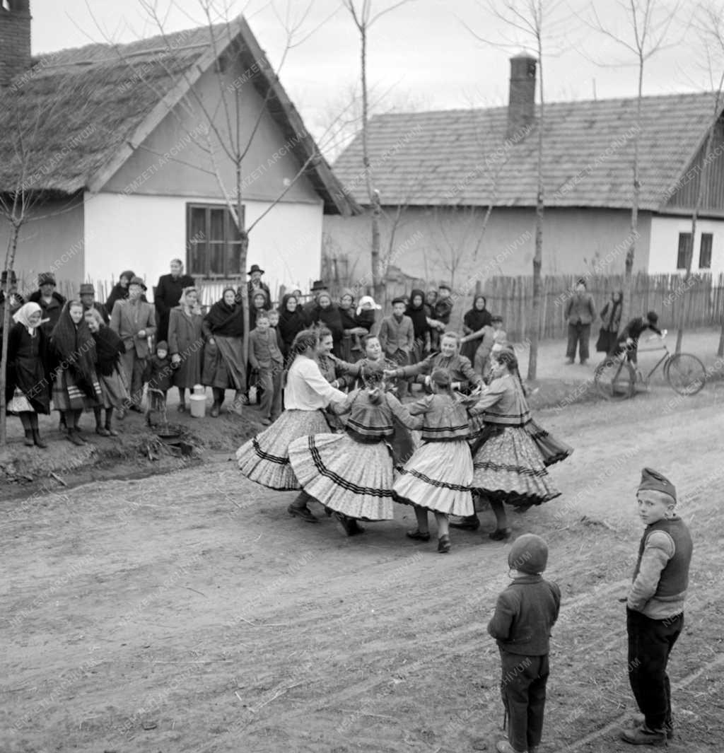 Társadalom - Falu élete