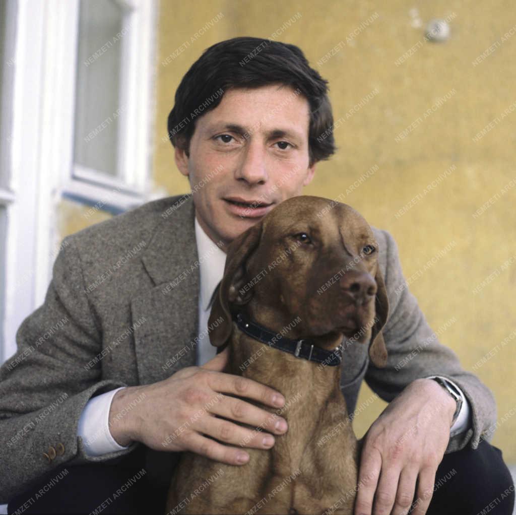 Színház - Bálint András