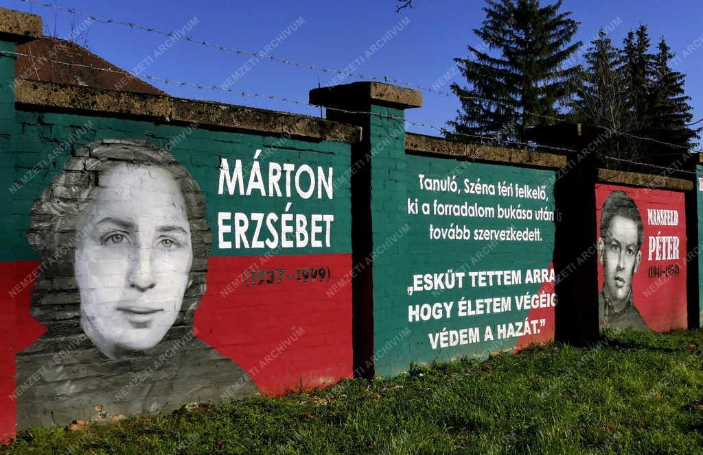 Emlékezés - Budapest - 1956-os hősöket bemutató falfestmények Pasaréten