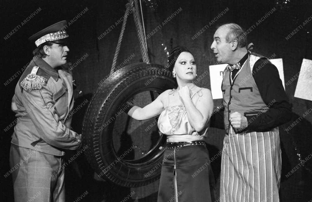 Színház - Brecht-Weill: Mahagonny városának tündöklése és bukása