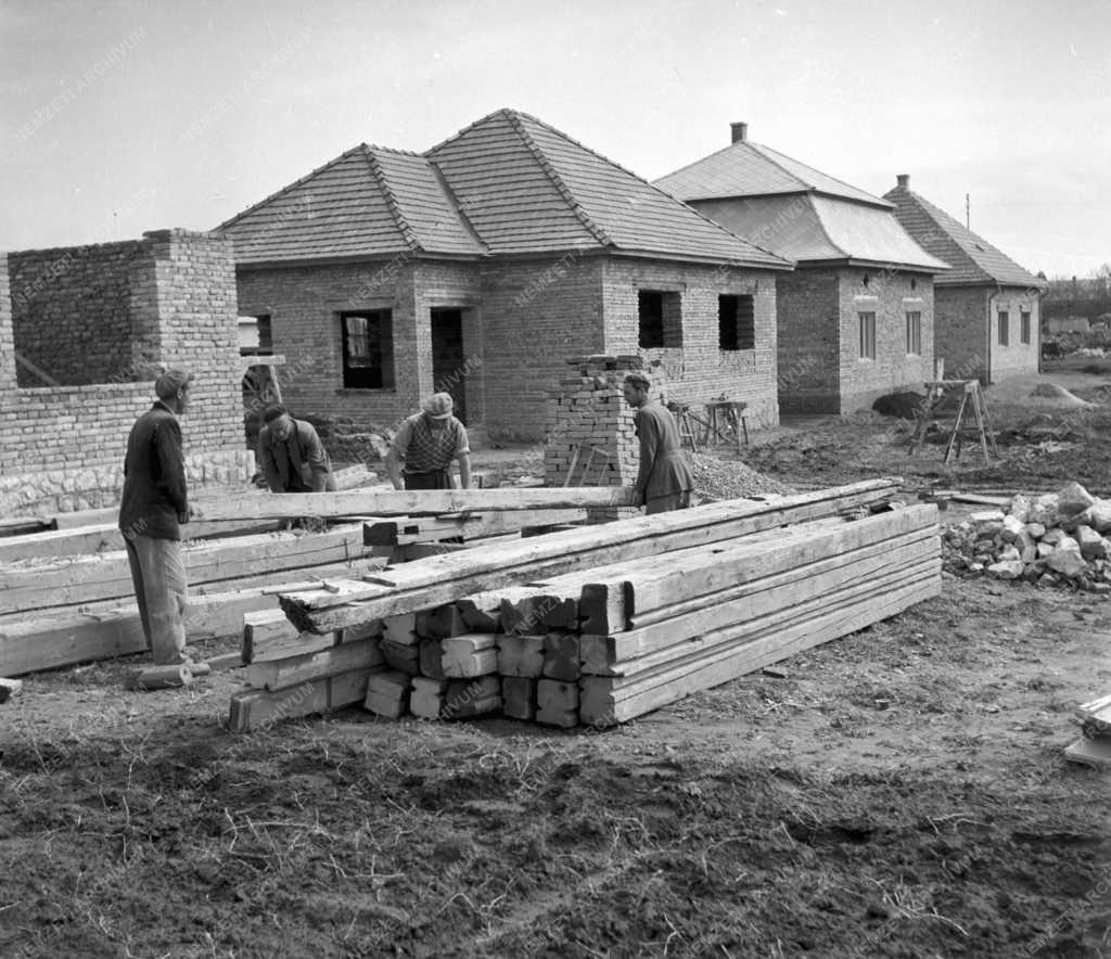 Gazdaság - Házépítés Tolna megyében az árvíz után