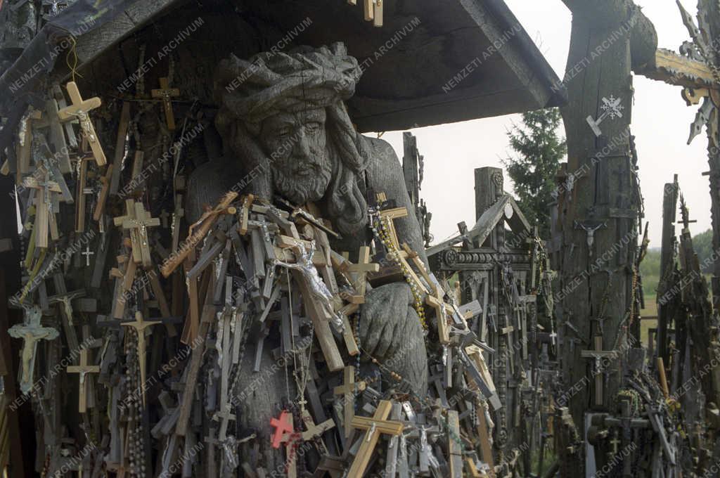 Vallás - Keresztek hegye Litvániában