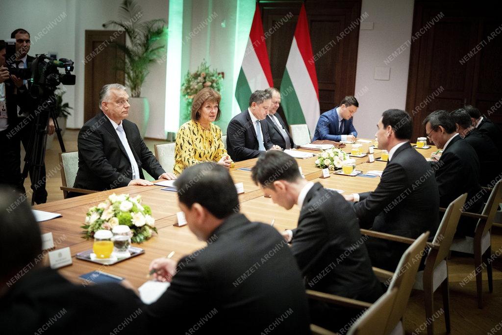 Orbán Viktor a türkmén elnökkel tárgyalt