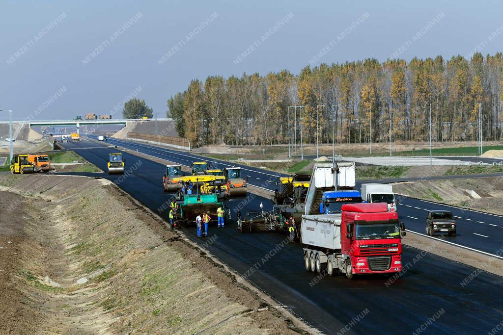Útépítés - Berettyóújfalu - M4 autópálya építése a román határig