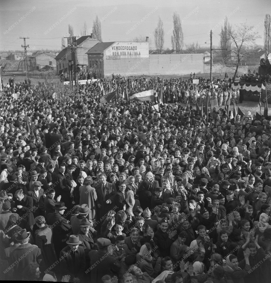 Közlekedés - A nyíregyházi állomásépület átadása 