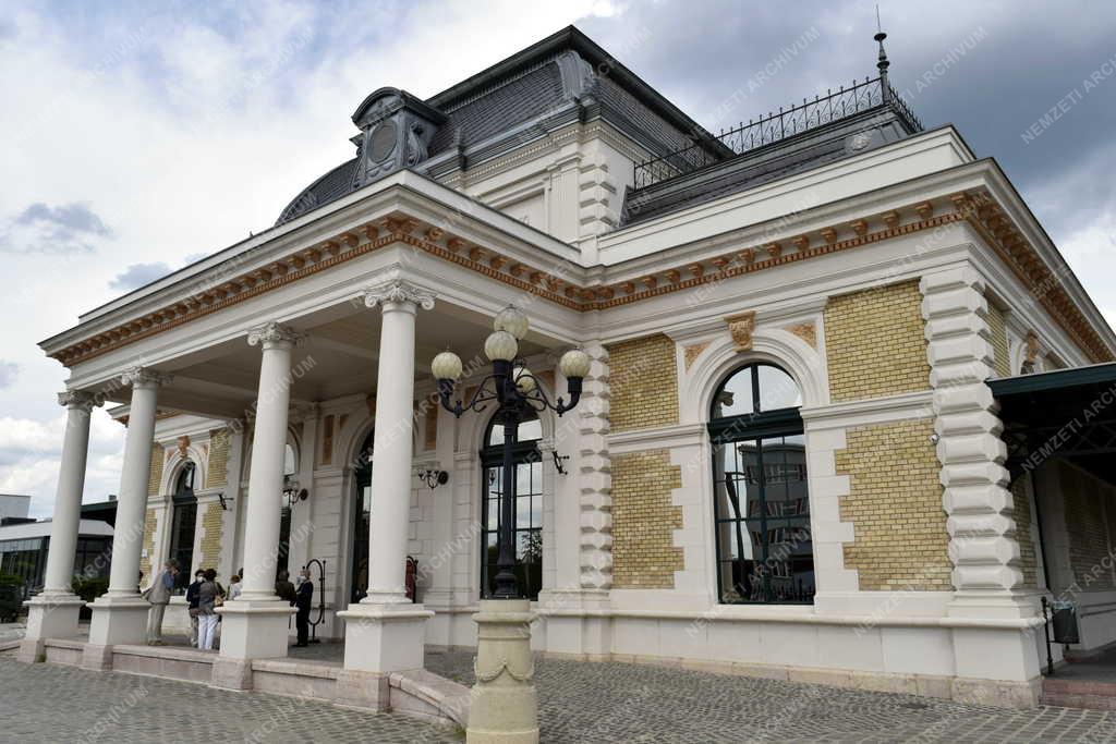 Városkép - Gödöllő - Királyi Váróterem 