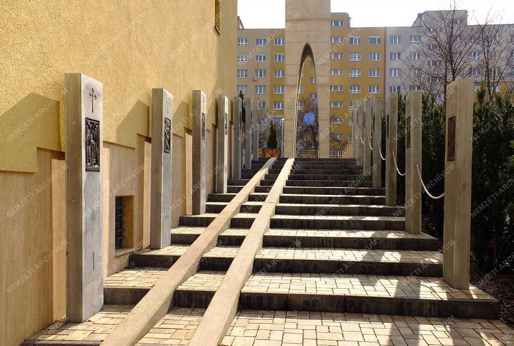 Egyházi épület - Budapest - Boldog Meszlényi Zoltán templom