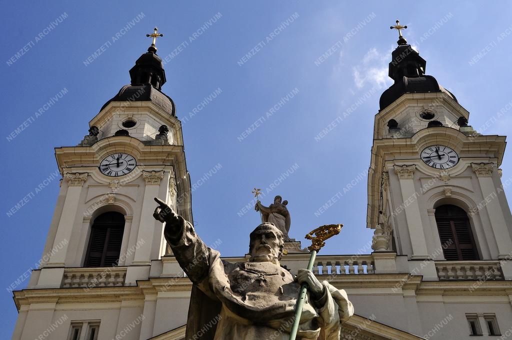 Vallás - Budapest - A Szent József-plébániatemplom