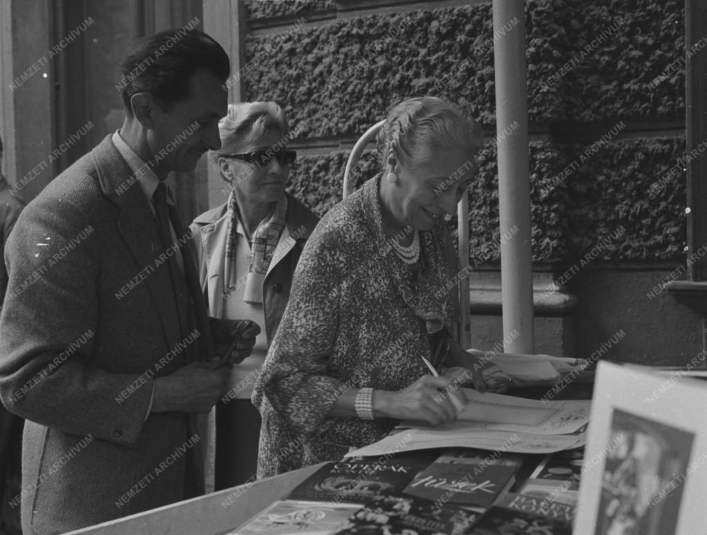 Kultúra - Könyvkiadás - Ünnepi Könyvhét
