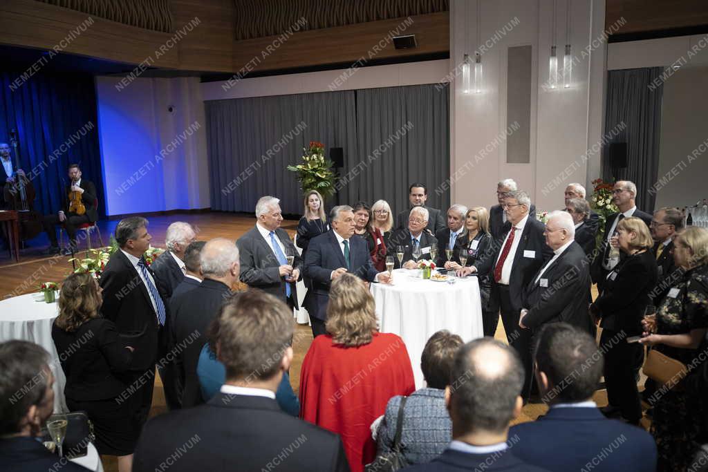 Orbán Viktor fogadta a Diaszpóra Tanács tagjait