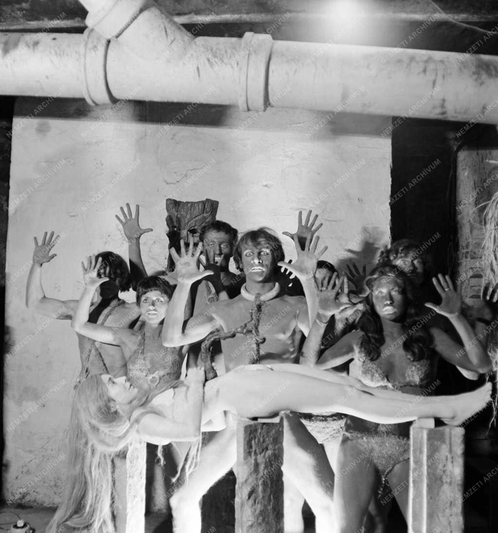 Kultúra - Pantomim - Jean Genet: Négerek