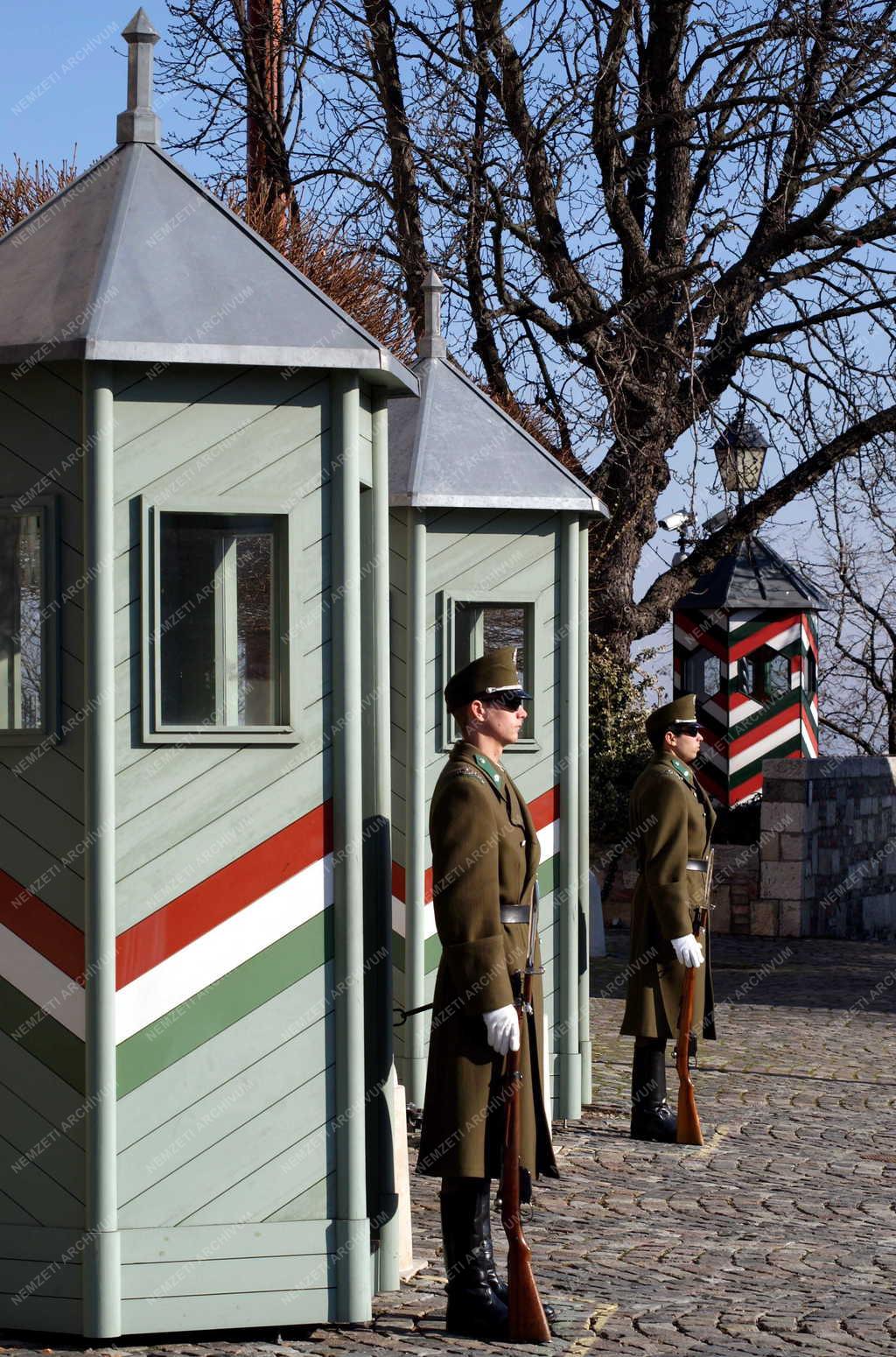 Államfői hivatal - Budapest - Díszőrség a Sándor-palotánál
