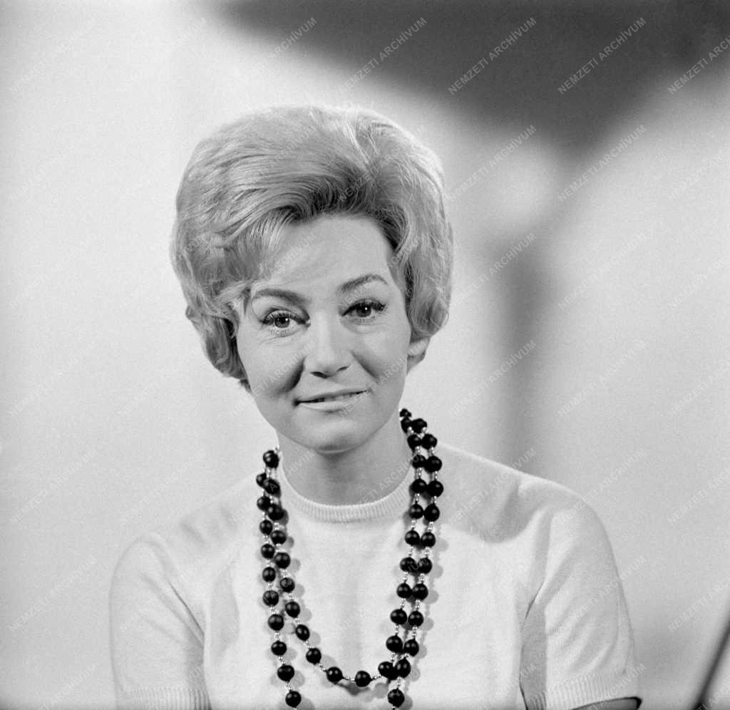 Média - Televízió - Lénárd Judit, a Magyar Televízió bemondója