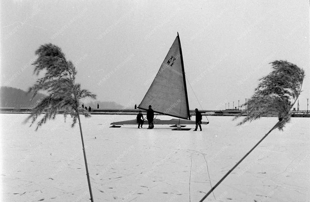 Életképek – Téli Balaton
