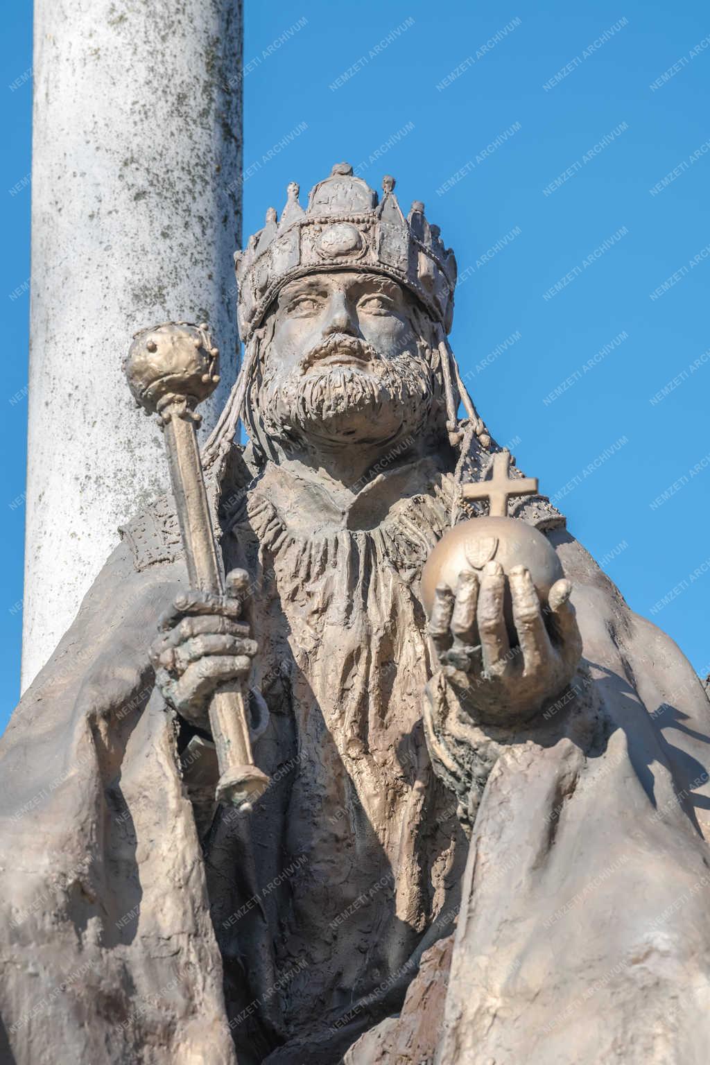 Műalkotás - Szeged - Szt. István és Gizella szobra