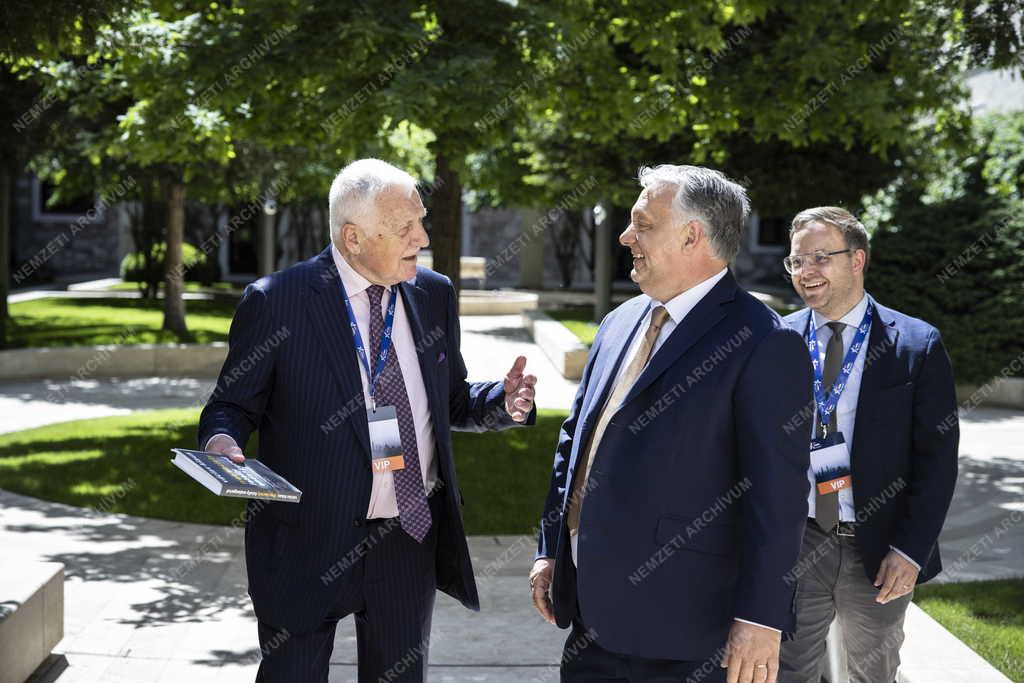 Orbán Viktor fogadta Václav Klaus volt cseh elnököt