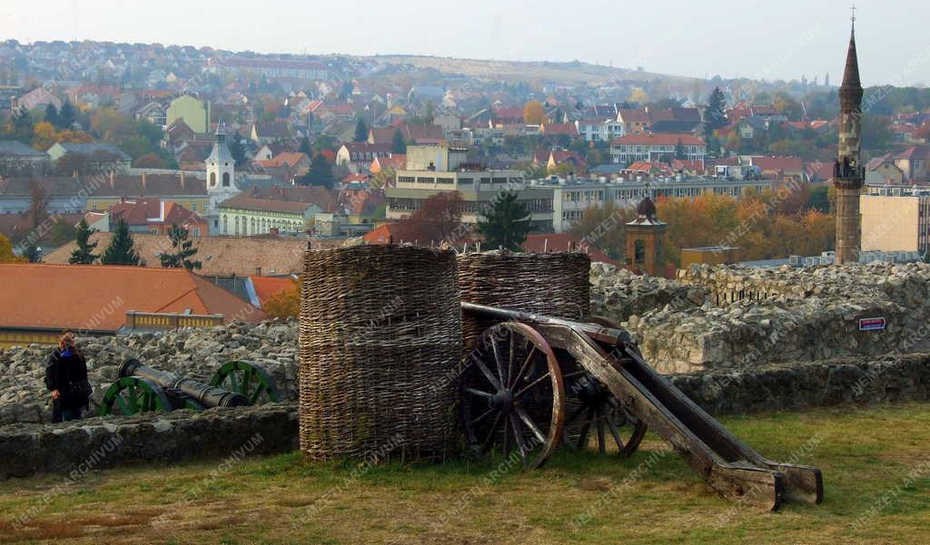 Eger - Városkép - Ágyú a várbástyán