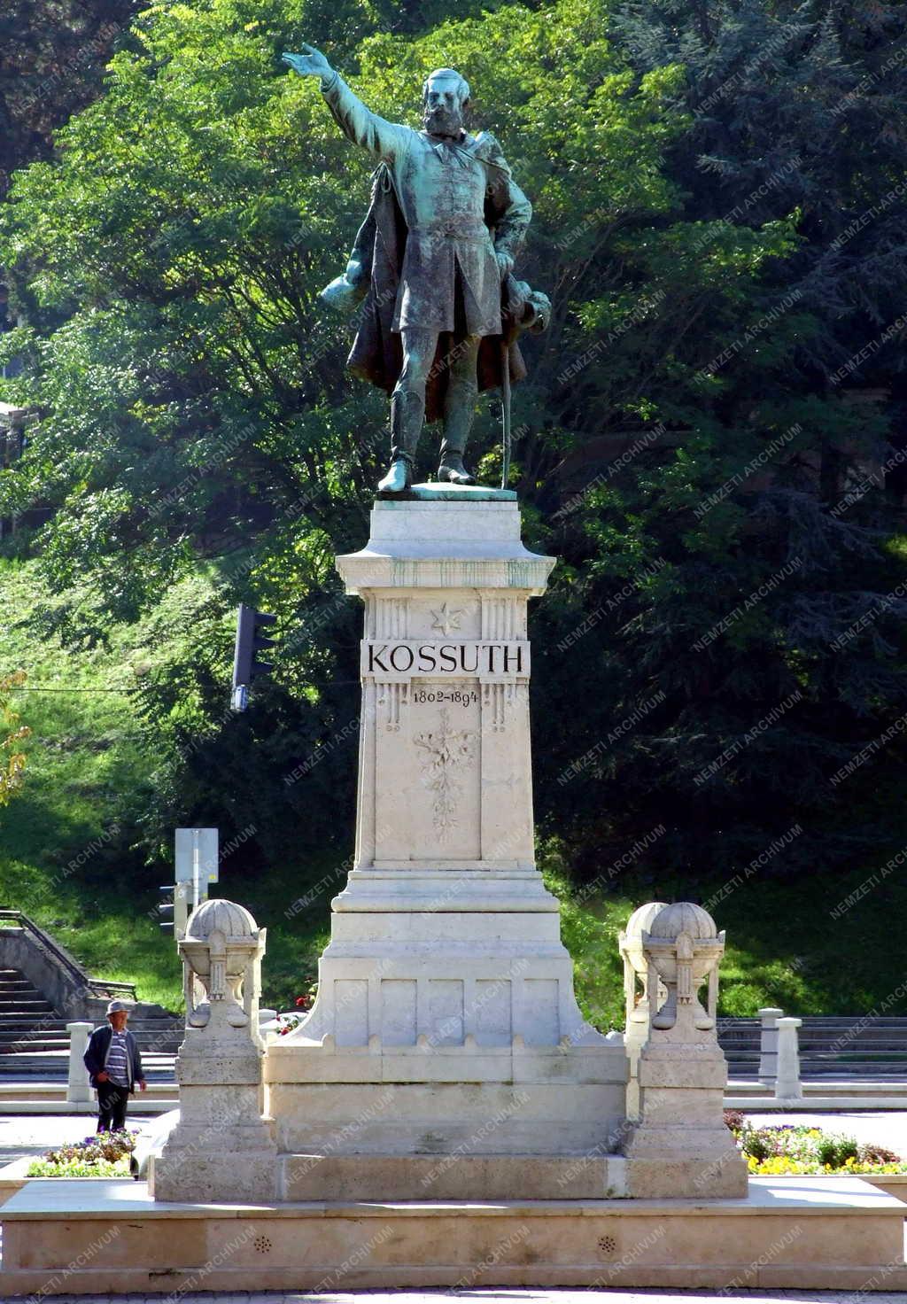 Köztéri szobor Miskolcon - Kossuth Lajos 