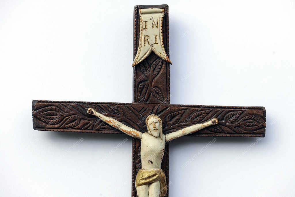 Vallás - Debrecen - Feszület