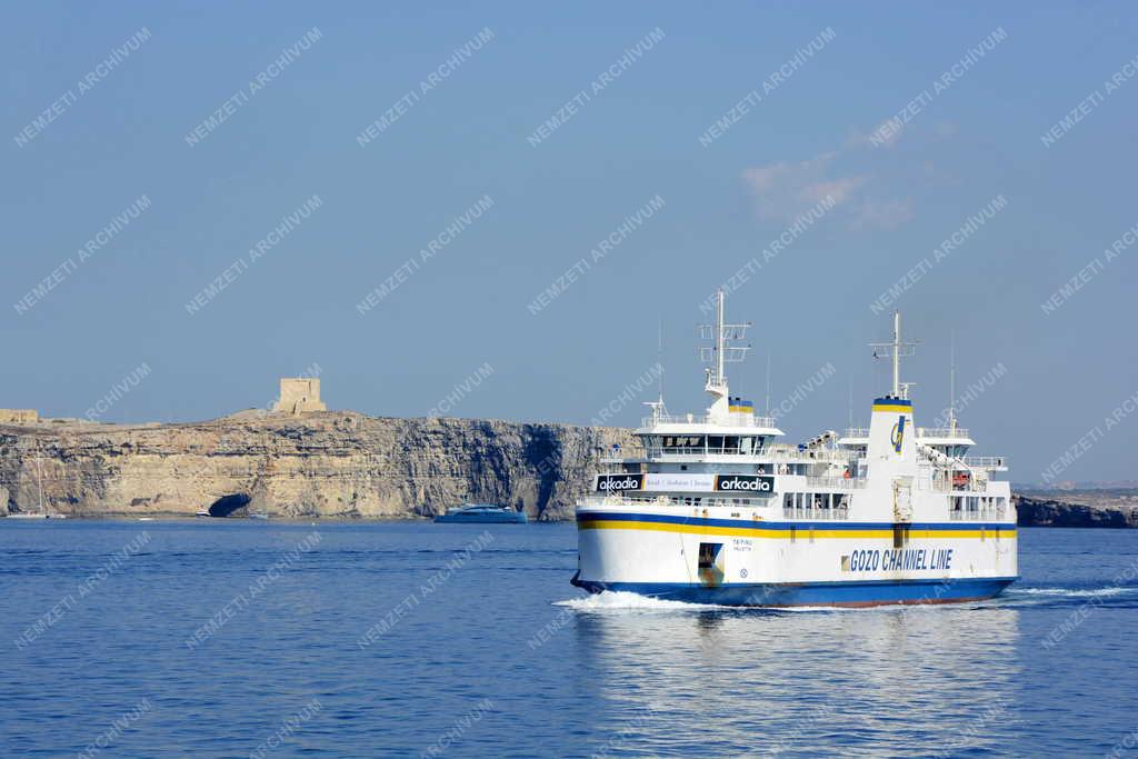 Közlekedés - Cirkewwa  - Kompjárat Cirkewwa-Mgarr között