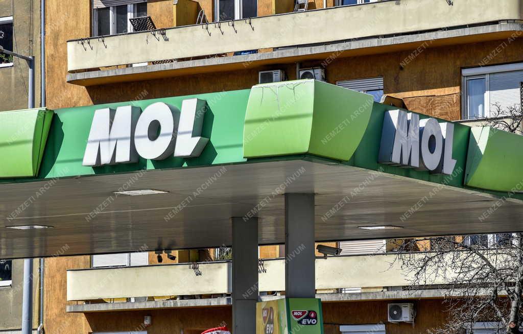 Energia - Közlekedés - MOL üzemanyagtöltő állomás a fővárosban