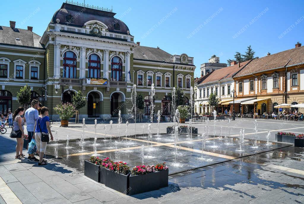 Városkép - Eger - Dobó István tér