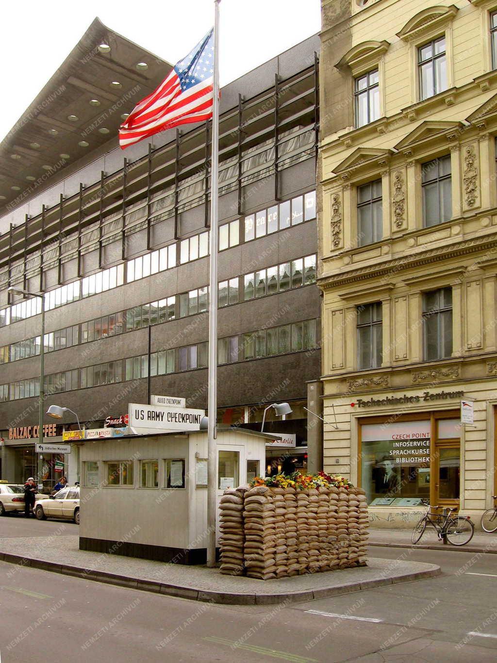 Berlin - A hajdani Charlie határellenőrzési pont
