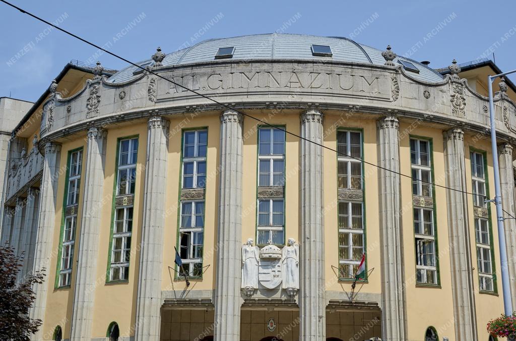 Oktatás - Kőbánya - Szent László Gimnázium