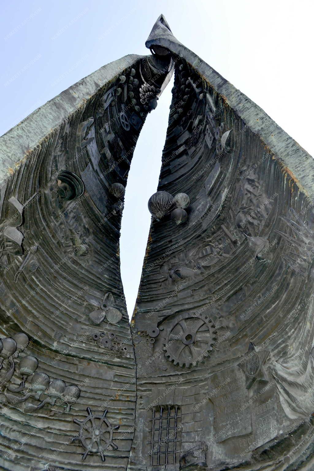 Műalkotás - Budapest - Centenáriumi Emlékmű a Margitszigeten