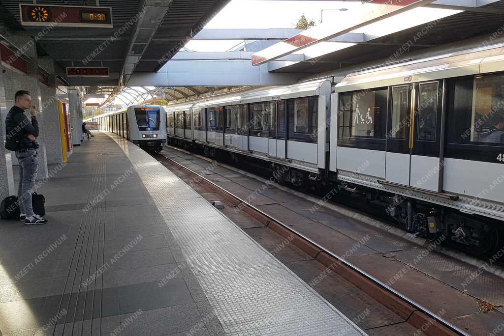 Közlekedés - Budapest - Pillangó utcai metróállomás