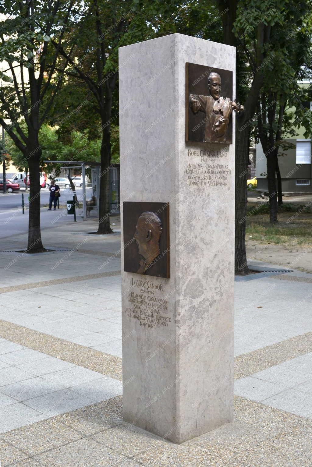 Műalkotás - Budapest - Muzsikus cigányok domborműve