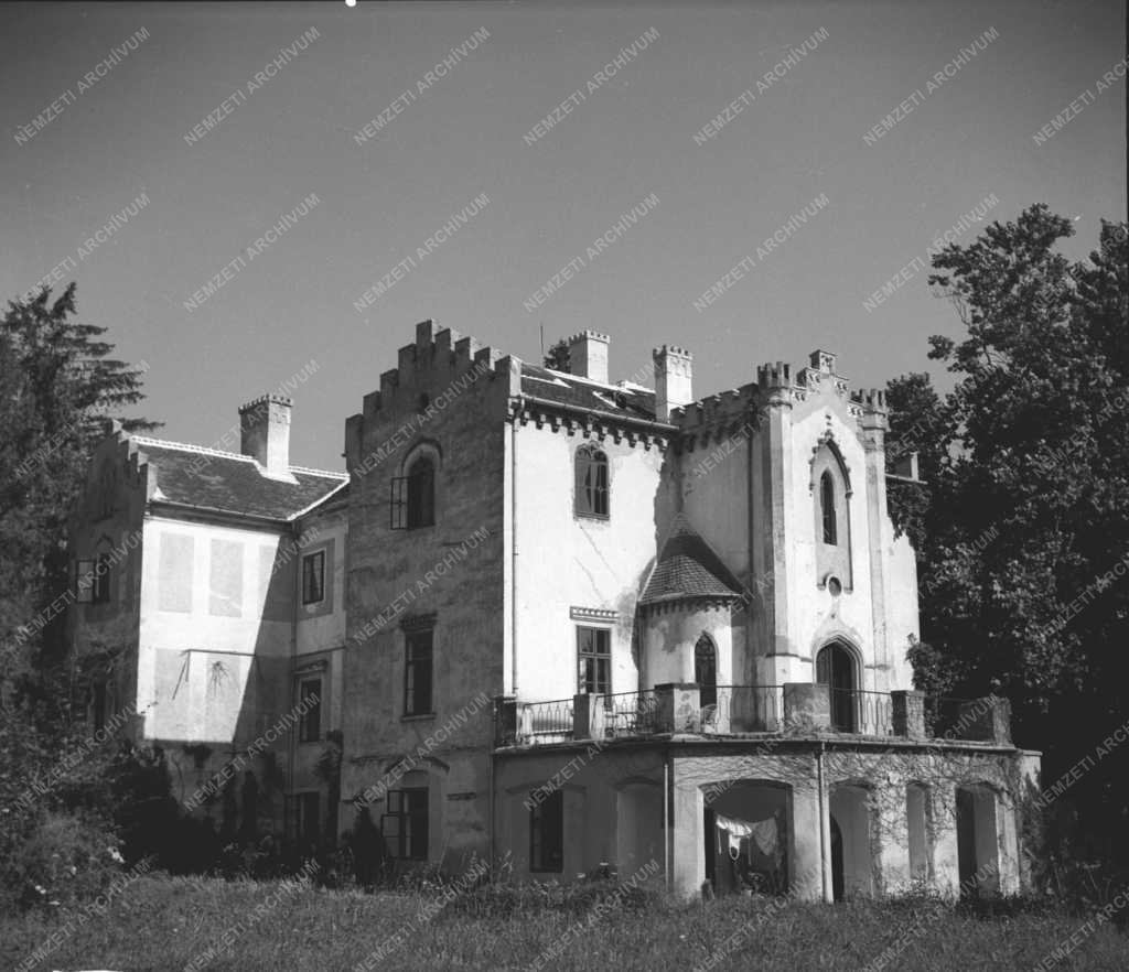 Művészet - A zsennyei művésztelep lakóépülete