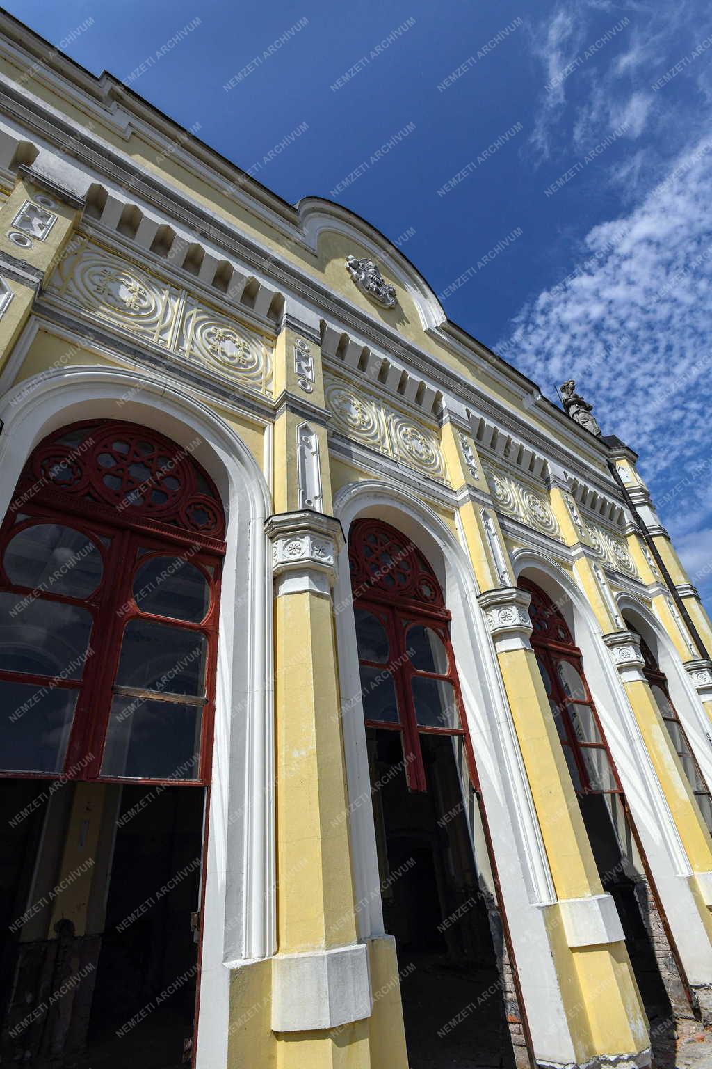 Műemlékvédelem - Felújítják a debreceni Csokonai Nemzeti Színházat