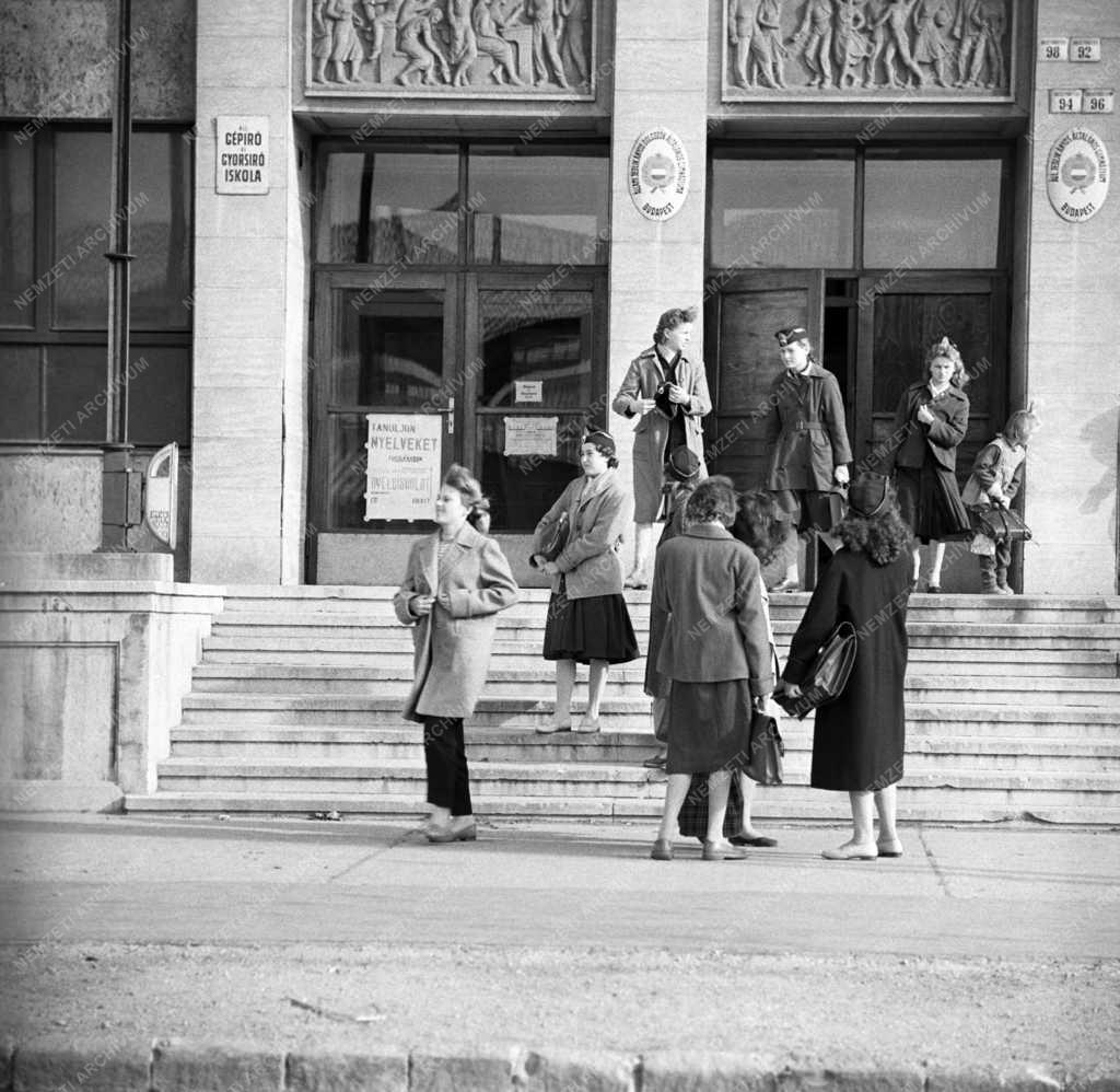 Oktatás - Állami Jedlik Ányos Dolgozók Általános Gimnázium