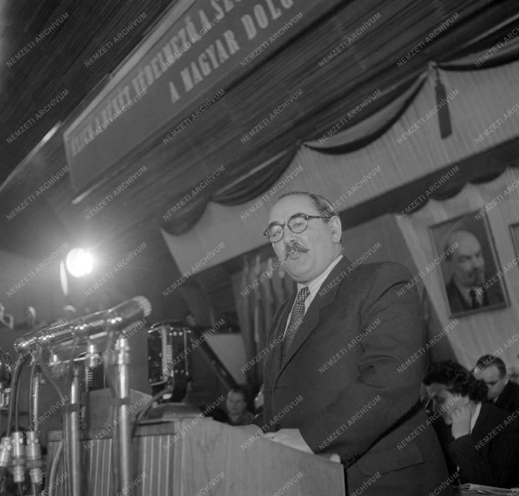 Belpolitika - Nagy Imre az MDP II. kongresszusán 