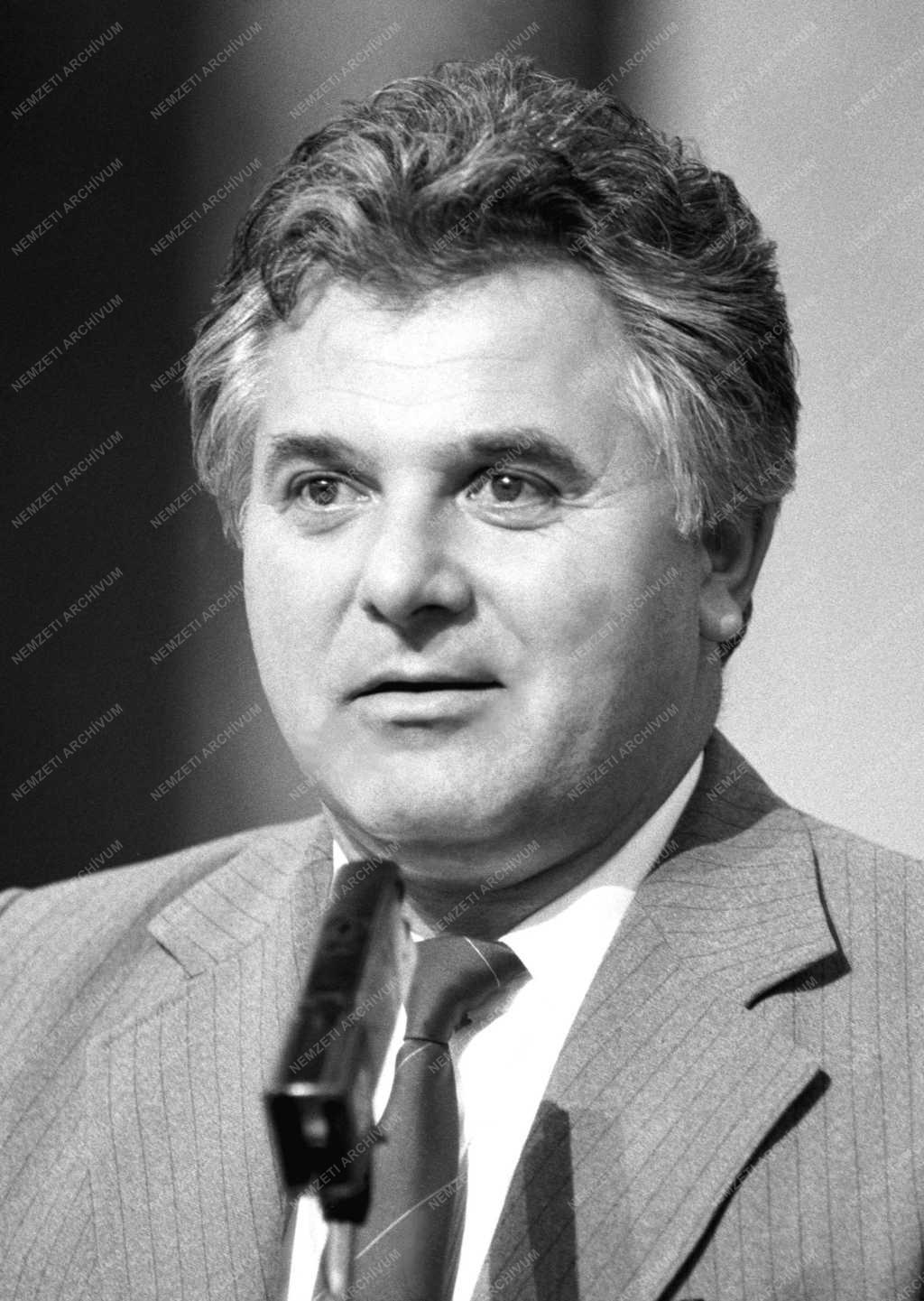 Belpolitika - Parlamenti ülés