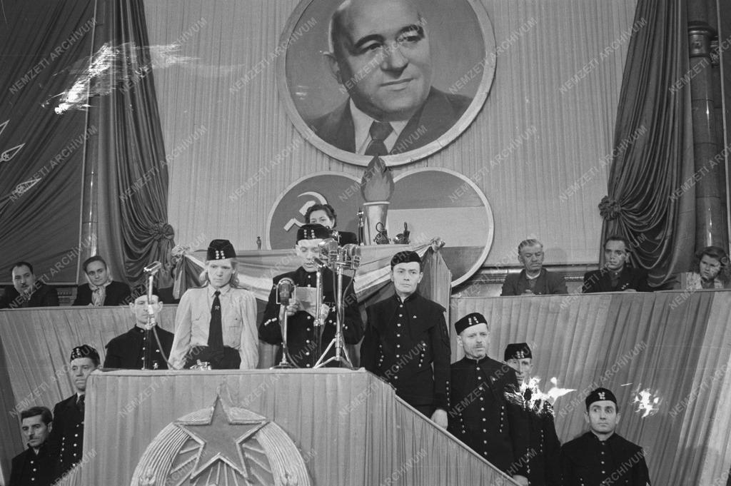 Belpolitika - Az MSZT kongresszusa  