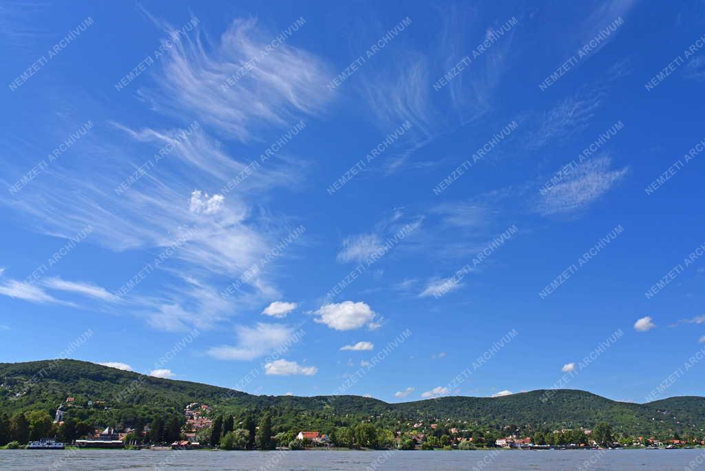 Tájkép - Nagymaros látképe Visegrád felől