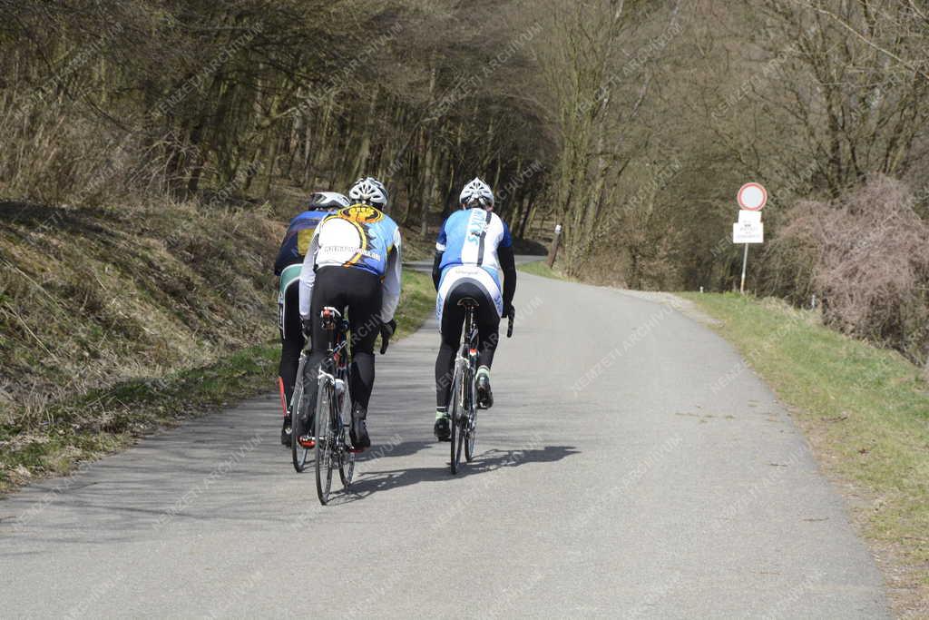 Sport - Dédestapolcsány - Kerékpáros sportolók 