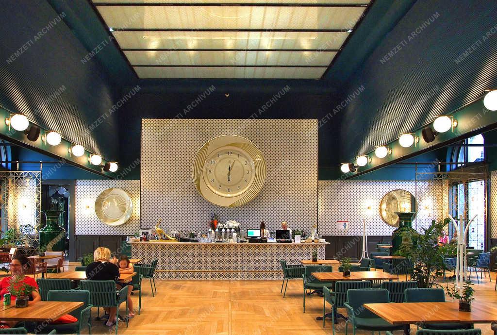 Vendéglátás - Budapest - A Millennium Háza kávézója