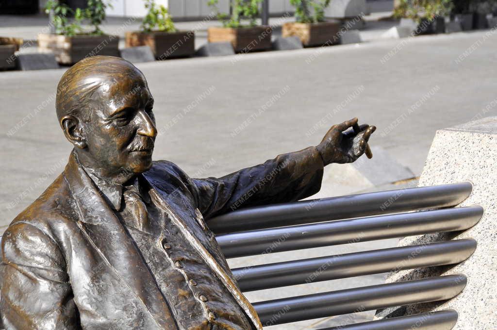 Kultúra - Budapest - Kálmán Imre zeneszerző szobra