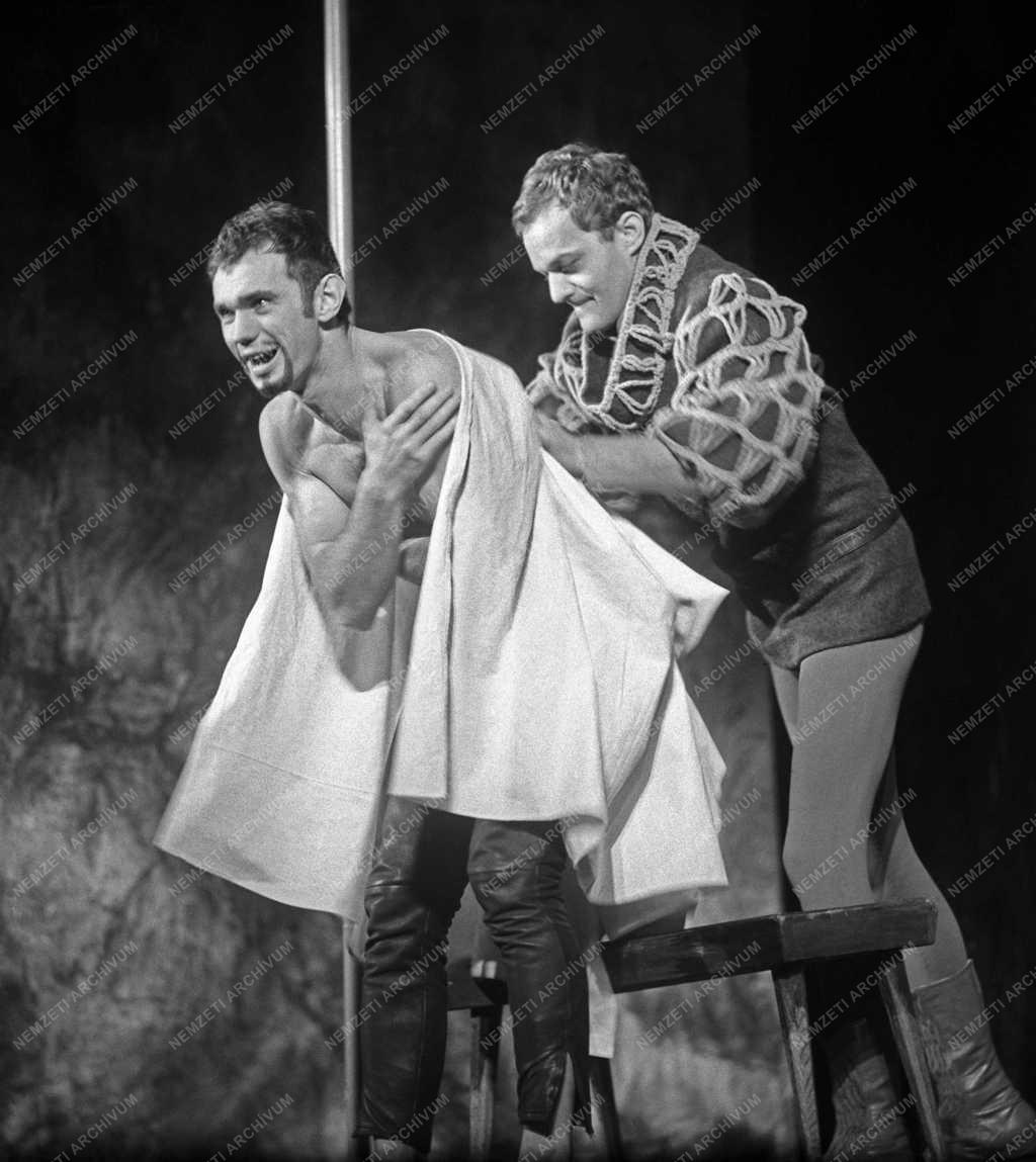 Kultúra - Színház - Anouilh: Becket, avagy az Isten becsülete
