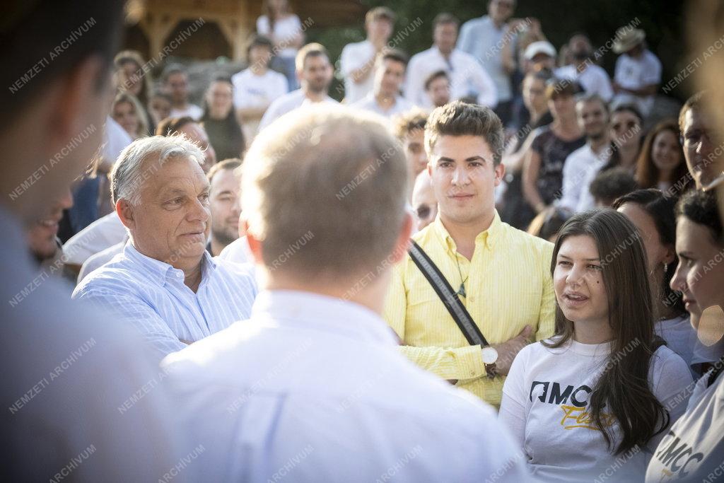 Orbán Viktor az MCC új erdélyi képzési központjában tett látogatást