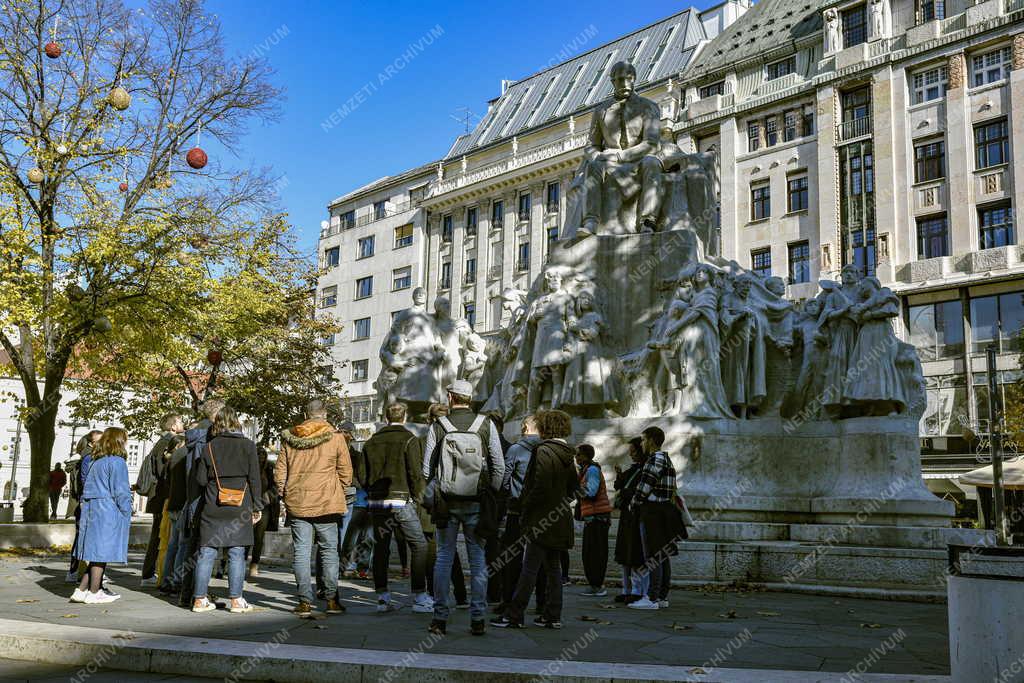 Városkép - Budapest - Vörösmarty Mihály-emlékmű